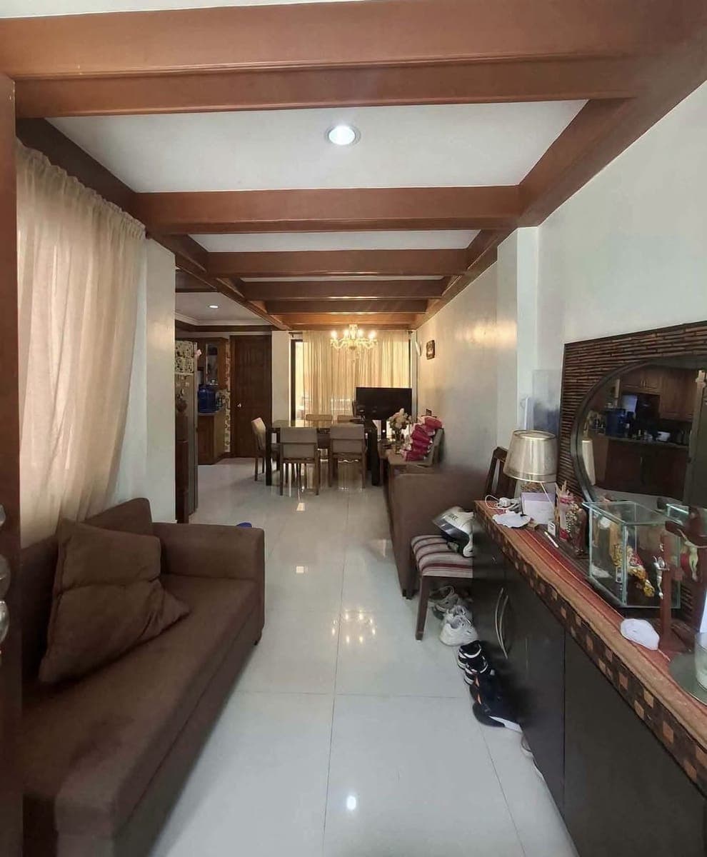 FOR RENT : FULLY FURNISHED 3 STOREY TOWNHOUSE - photo 1