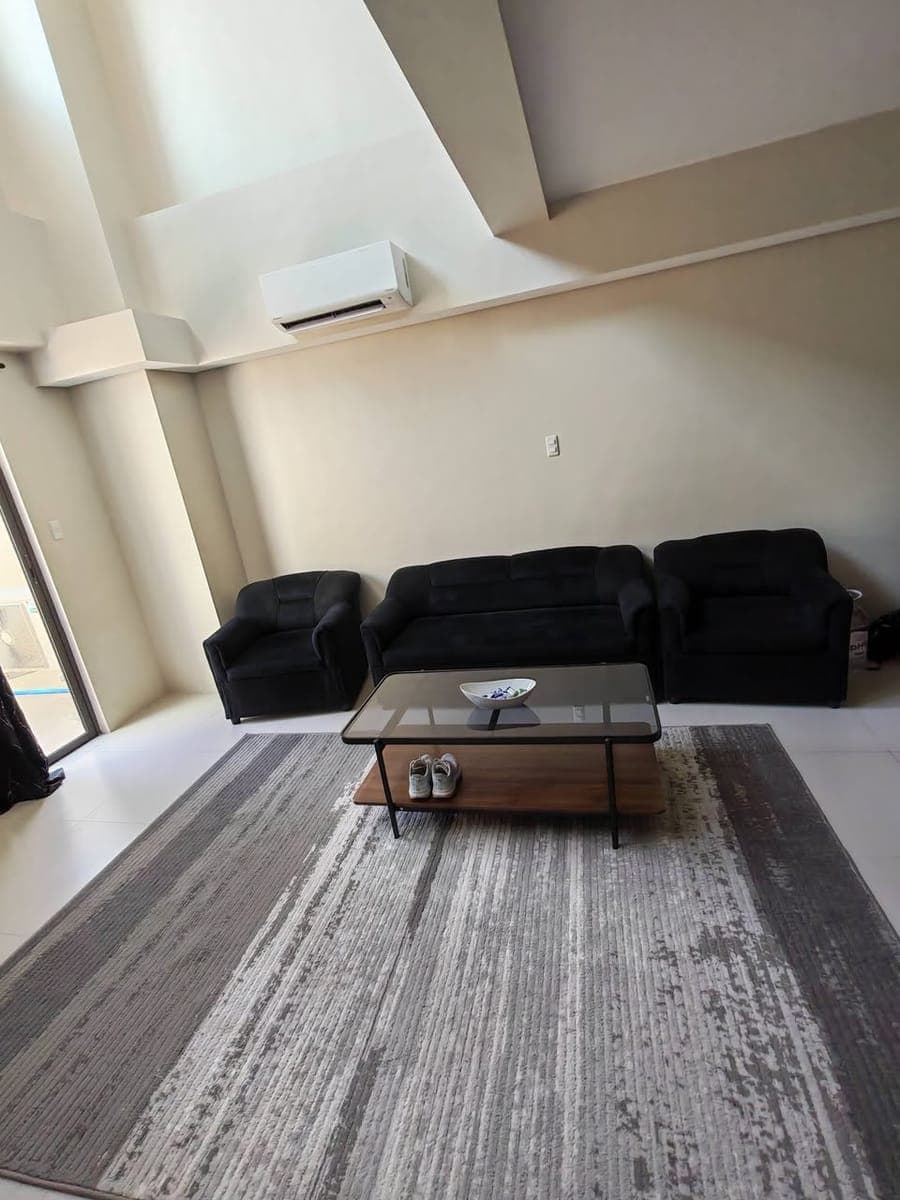 LOFT-TYPE PENTHOUSE FOR RENT - photo 3