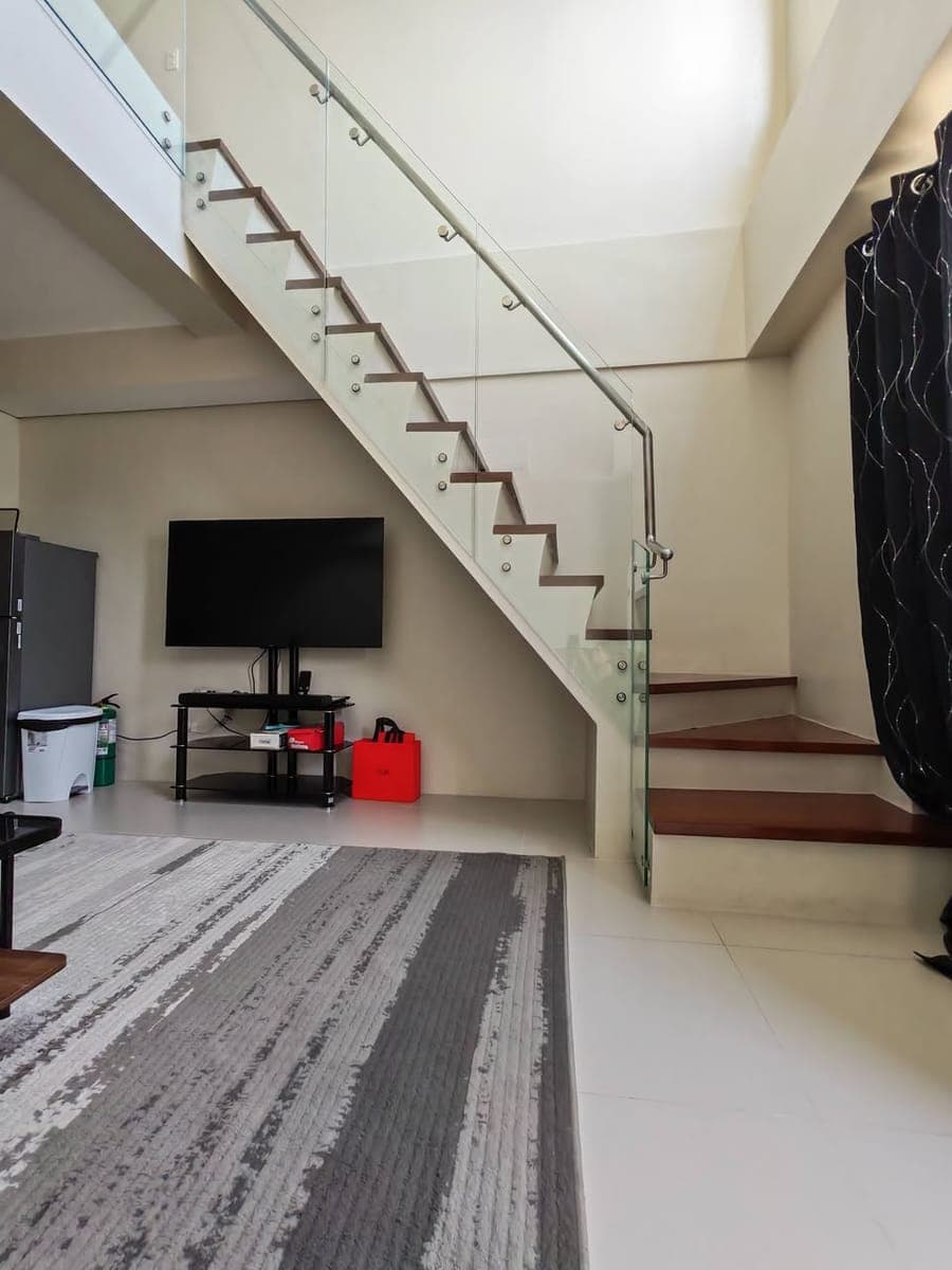 LOFT-TYPE PENTHOUSE FOR RENT - photo 5