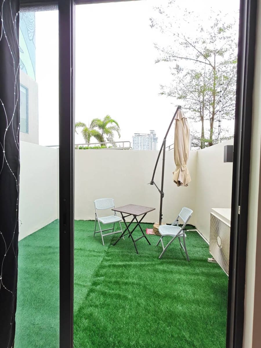 LOFT-TYPE PENTHOUSE FOR RENT - photo 2
