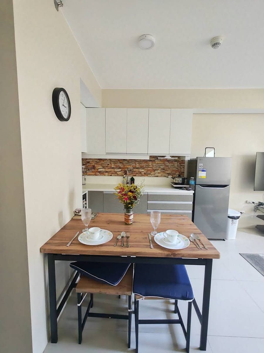 LOFT-TYPE PENTHOUSE FOR RENT - photo 4