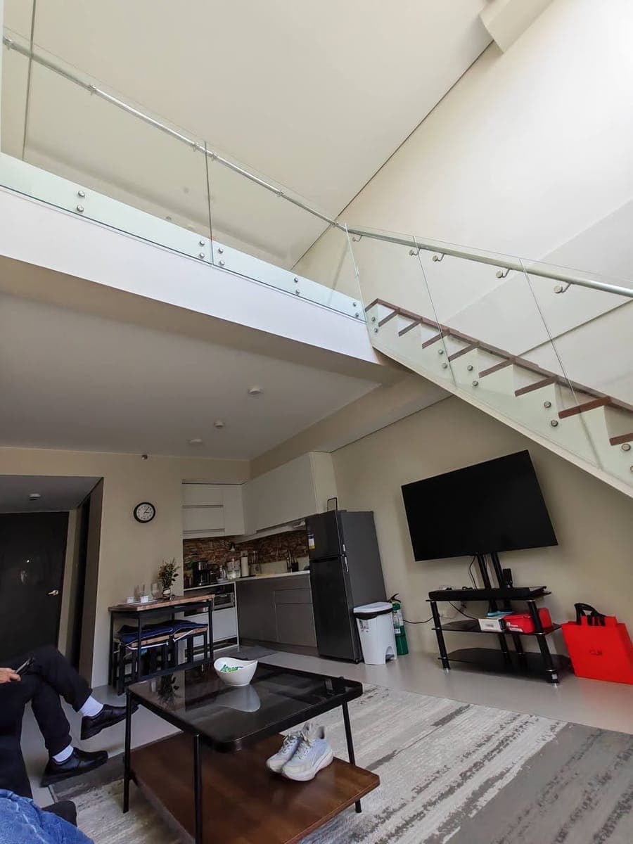 LOFT-TYPE PENTHOUSE FOR RENT - photo 5