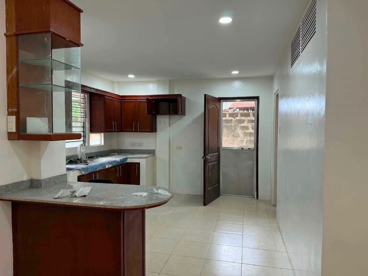 Single Detached 2 storey house inside a subd in Brgy Guadalupe Cebu city ❗️ - photo 5