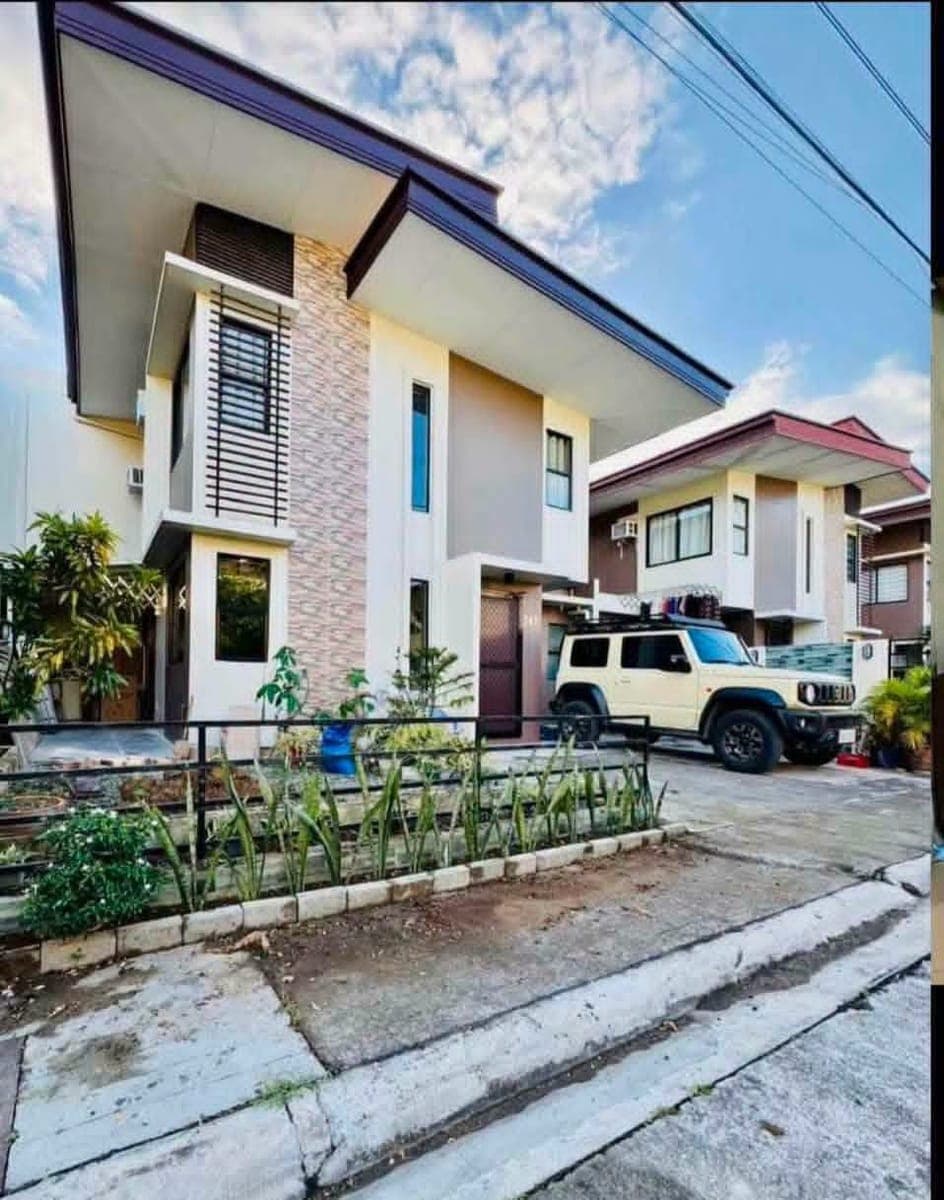 𝐅𝐨𝐫 𝐑𝐞𝐧𝐭 45k per month 𝟑 𝐁𝐞𝐝𝐫𝐨𝐨𝐦𝐬 𝐰𝐢𝐭𝐡 𝟐 𝐜𝐚𝐫 𝐩𝐚𝐫𝐤 in Pagsabungan Mandaue City - photo 2