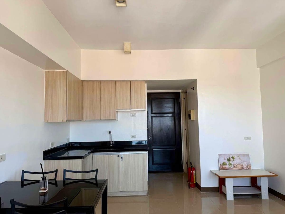 FOR RENT:  BARE STUDIO UNIT at ₱12,000/mo. - photo 4