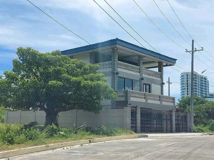 🌅 LUXURY 3-STOREY BEACHVIEW HOME FOR RENT 🏡✨ - photo 1