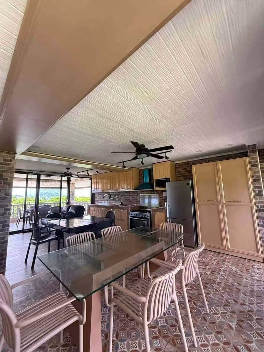 🌅 LUXURY 3-STOREY BEACHVIEW HOME FOR RENT 🏡✨ - photo 3