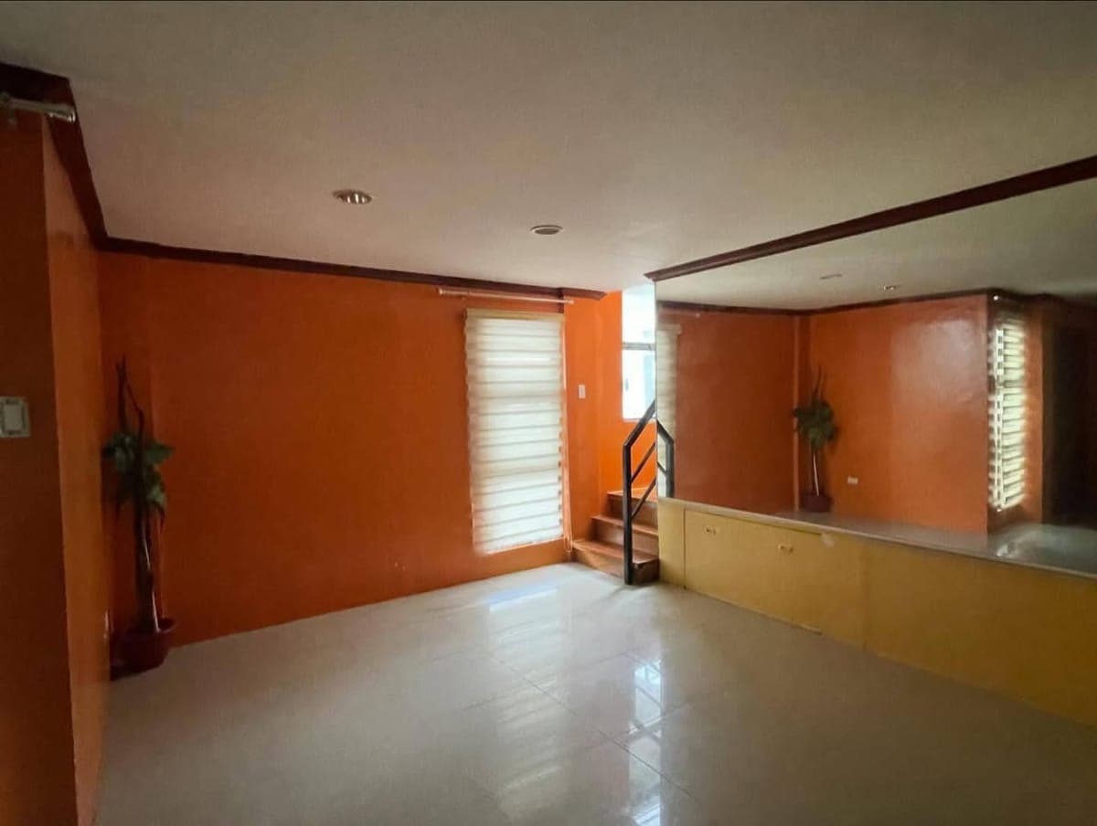 UP FOR RENT - photo 3