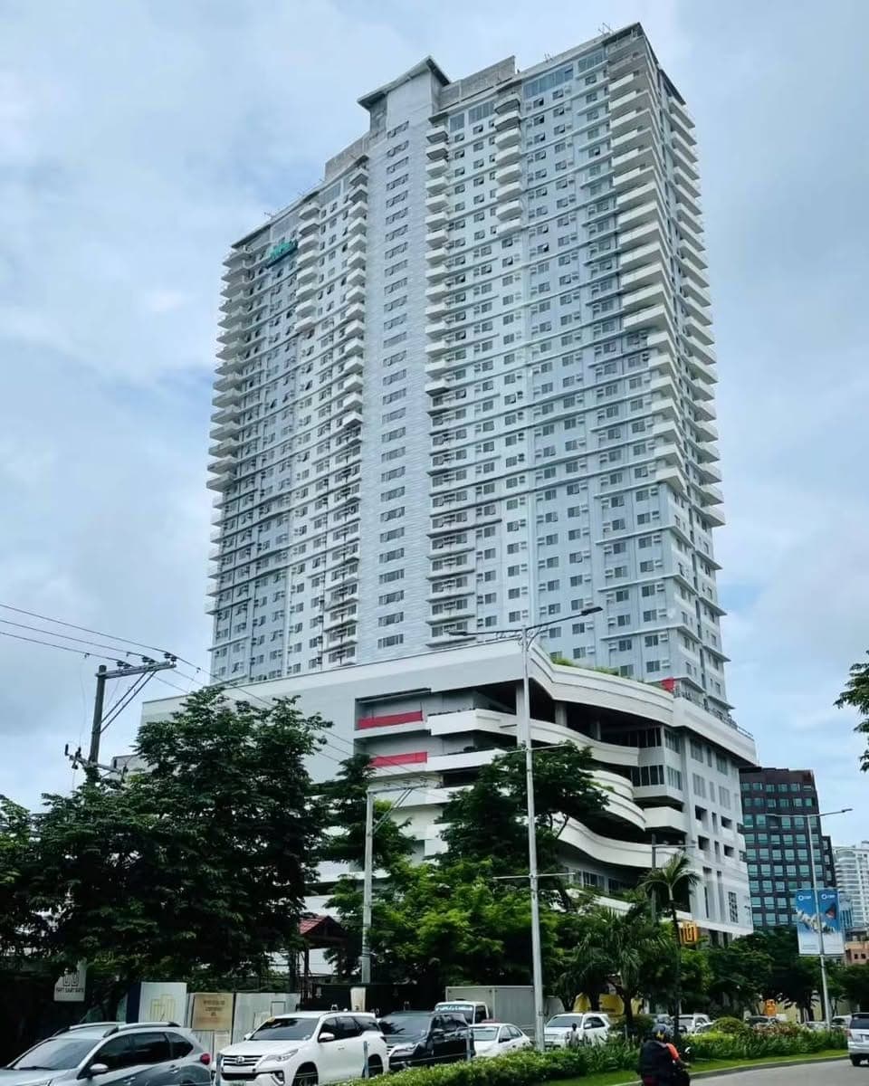 TAFT Apartment, area 27.78 square meters, located on the 21st floor The window faces the pool, provi... - photo 1
