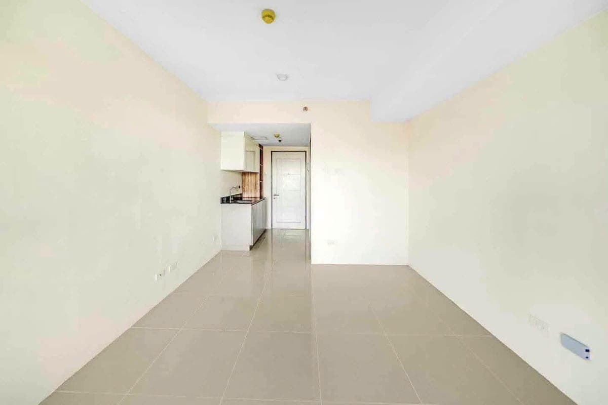 FOR RENT : Bare unit/Finished Studio Unit at J Tower Residences – Mandaue City for ₱15,000 ONLY - photo 2