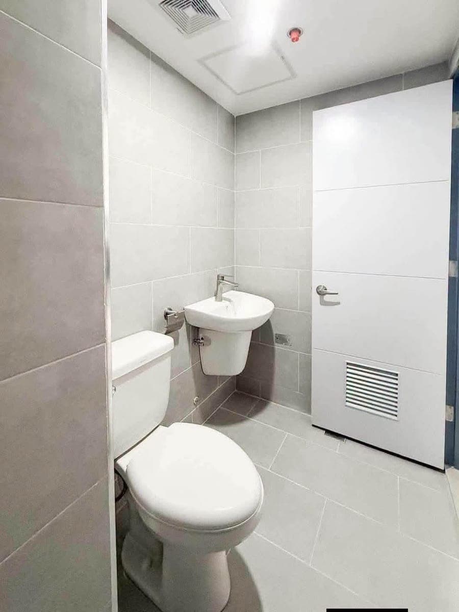 FOR RENT : Bare unit/Finished Studio Unit at J Tower Residences – Mandaue City for ₱15,000 ONLY - photo 3