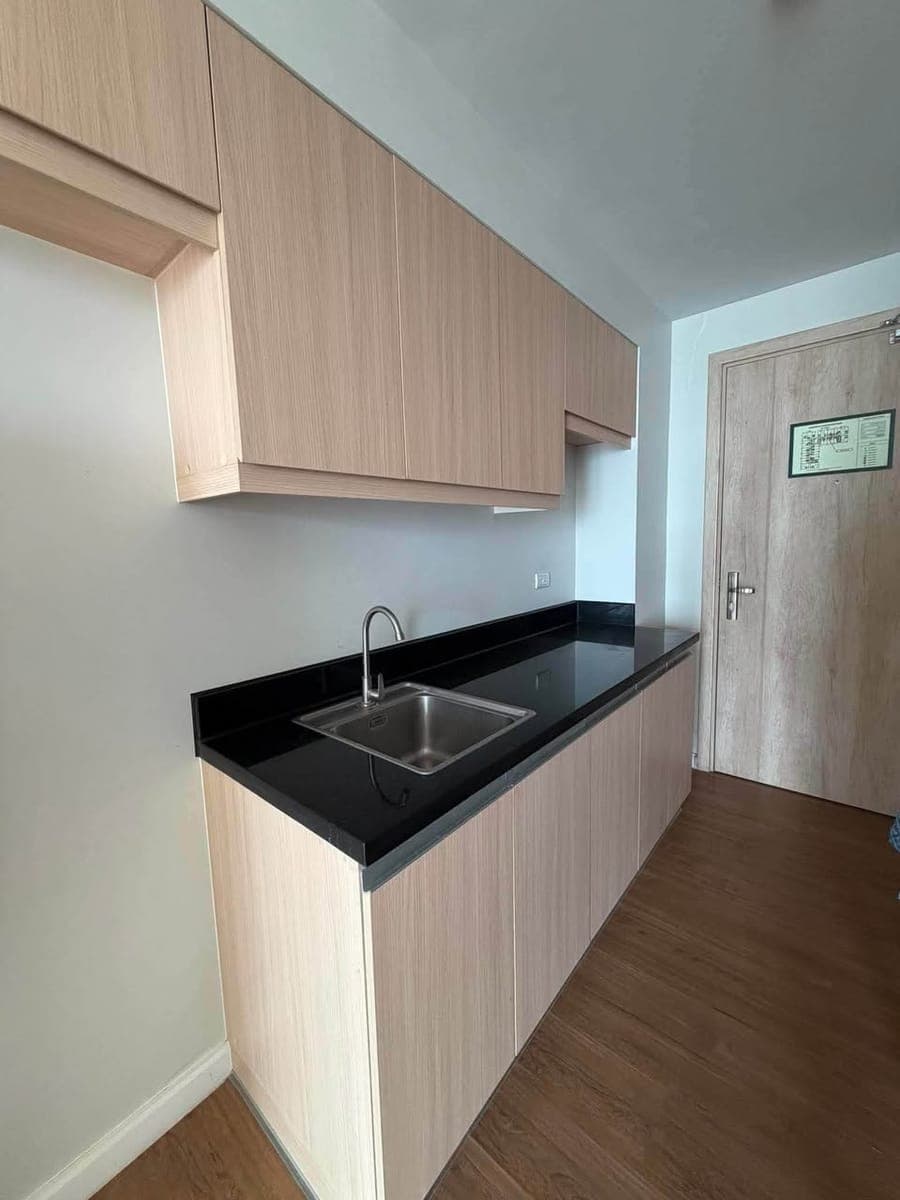 FOR RENT: BARE UNIT w/ AC at Solinea Tower 4 - photo 4