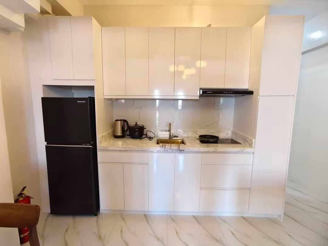 FOR RENT: Fully Furnished 1-Bedroom Condo with Balcony | Royal Oceancrest Mactan | ₱17K/month Only! - photo 2