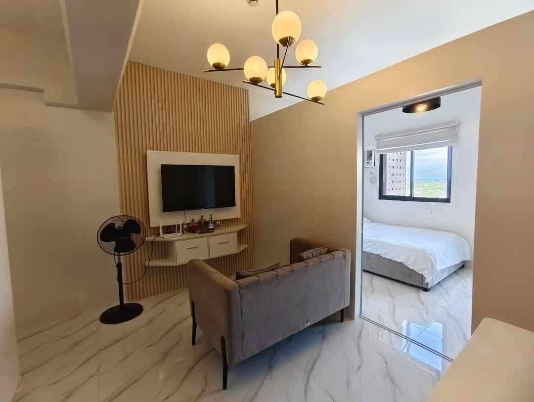 FOR RENT: Fully Furnished 1-Bedroom Condo with Balcony | Royal Oceancrest Mactan | ₱17K/month Only! - photo 5