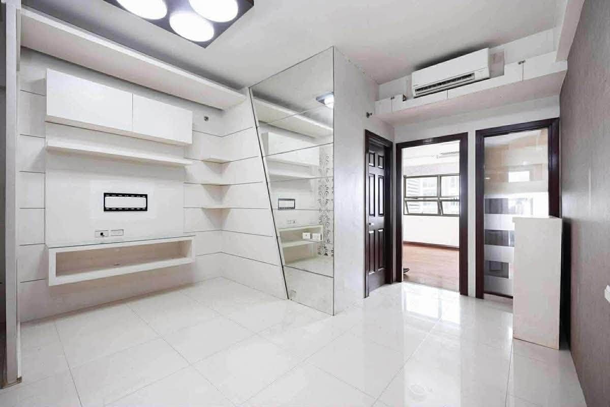 🏙️ FOR RENT | 59 SQM FURNISHED CONDO + PARKING 🔑✨ - photo 1