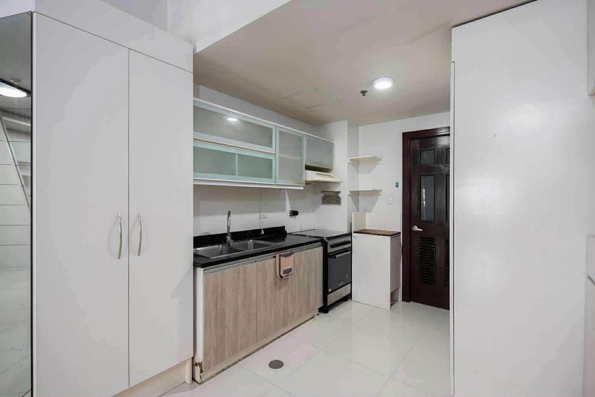 🏙️ FOR RENT | 59 SQM FURNISHED CONDO + PARKING 🔑✨ - photo 5
