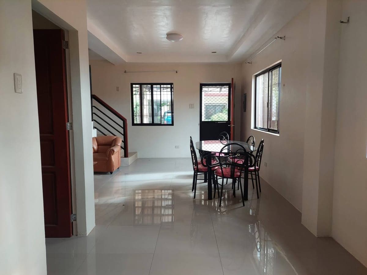 FOR RENT : House and Lot in Talamban.. - photo 2