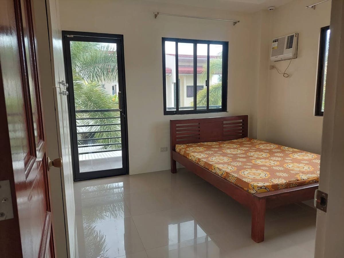 FOR RENT : House and Lot in Talamban.. - photo 4