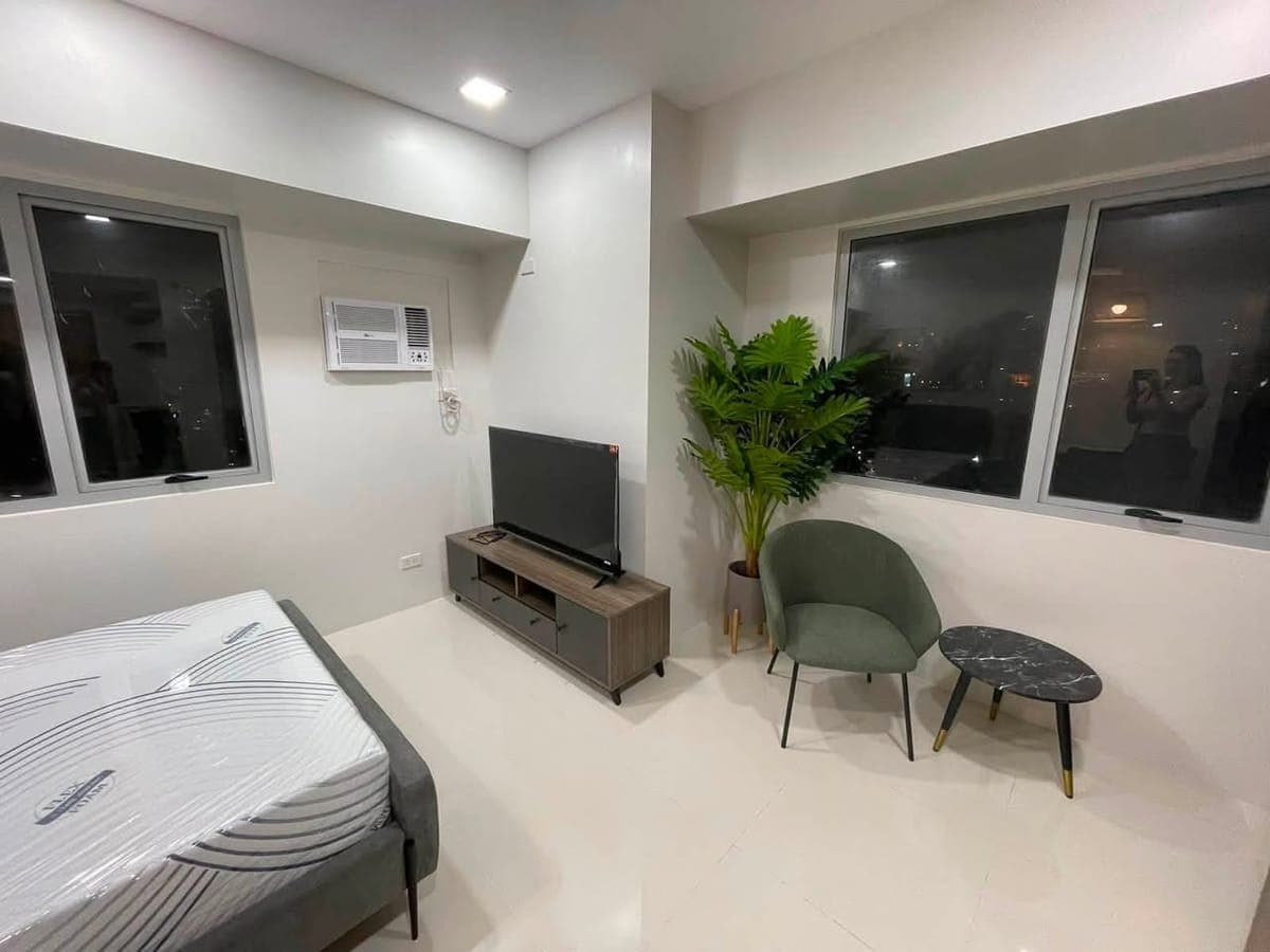 ✨✨FOR RENT: Corner Studio Unit in Taft East Gate✨✨ - photo 3