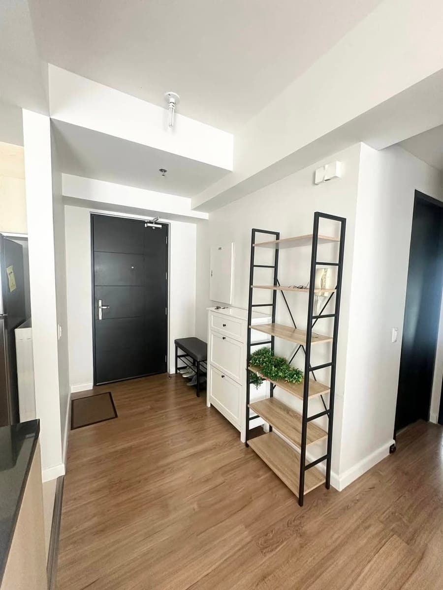 Corner 2BR with Balcony and Parking for RENT Solinea, Cebu business park, Cebu City - photo 2