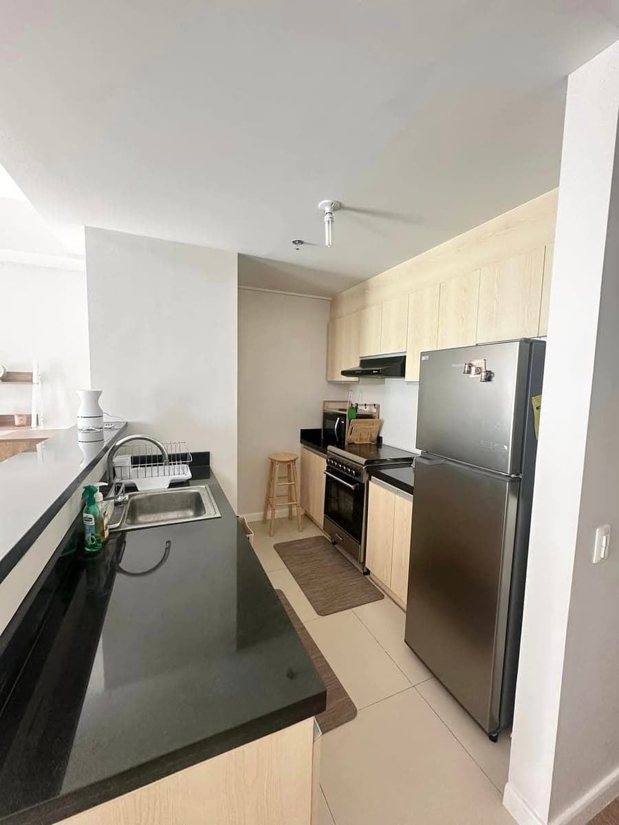 Corner 2BR with Balcony and Parking for RENT Solinea, Cebu business park, Cebu City - photo 3