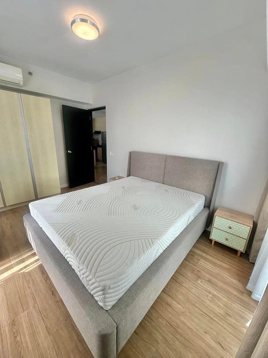Corner 2BR with Balcony and Parking for RENT Solinea, Cebu business park, Cebu City - photo 5