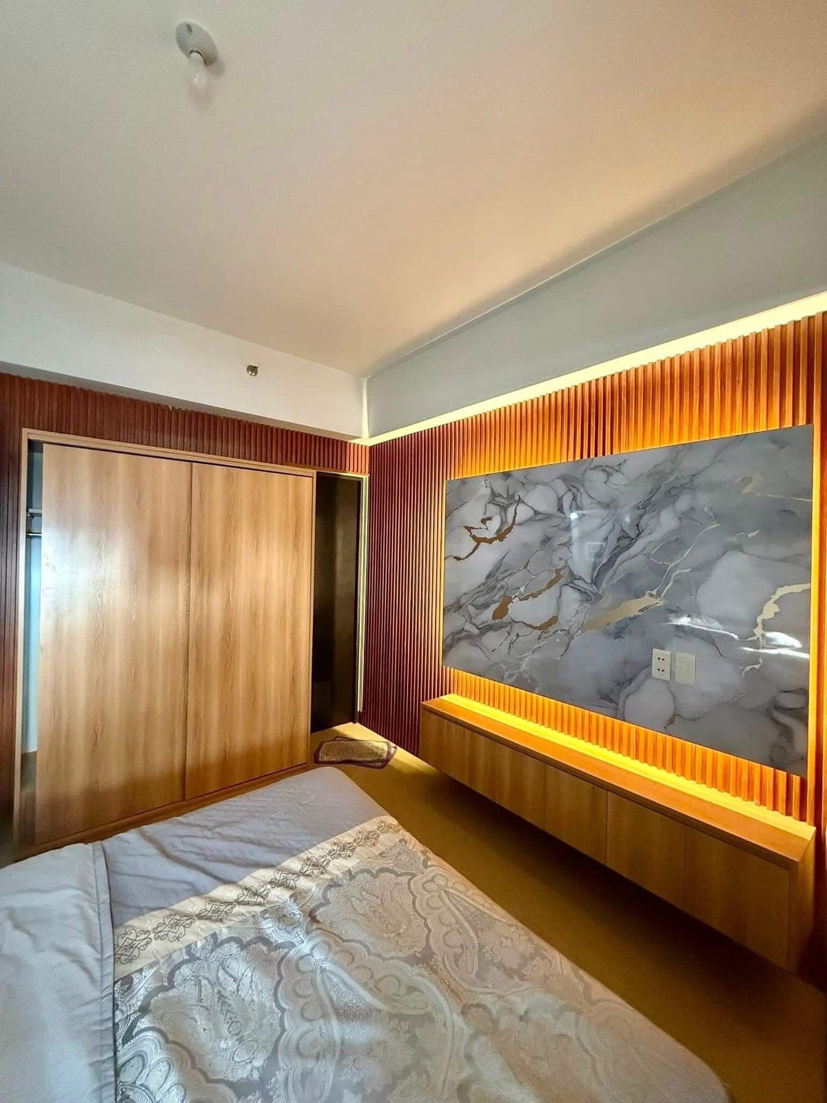 FOR RENT: Furnished 1-BR w/ Balcony & Parking Slot - photo 7