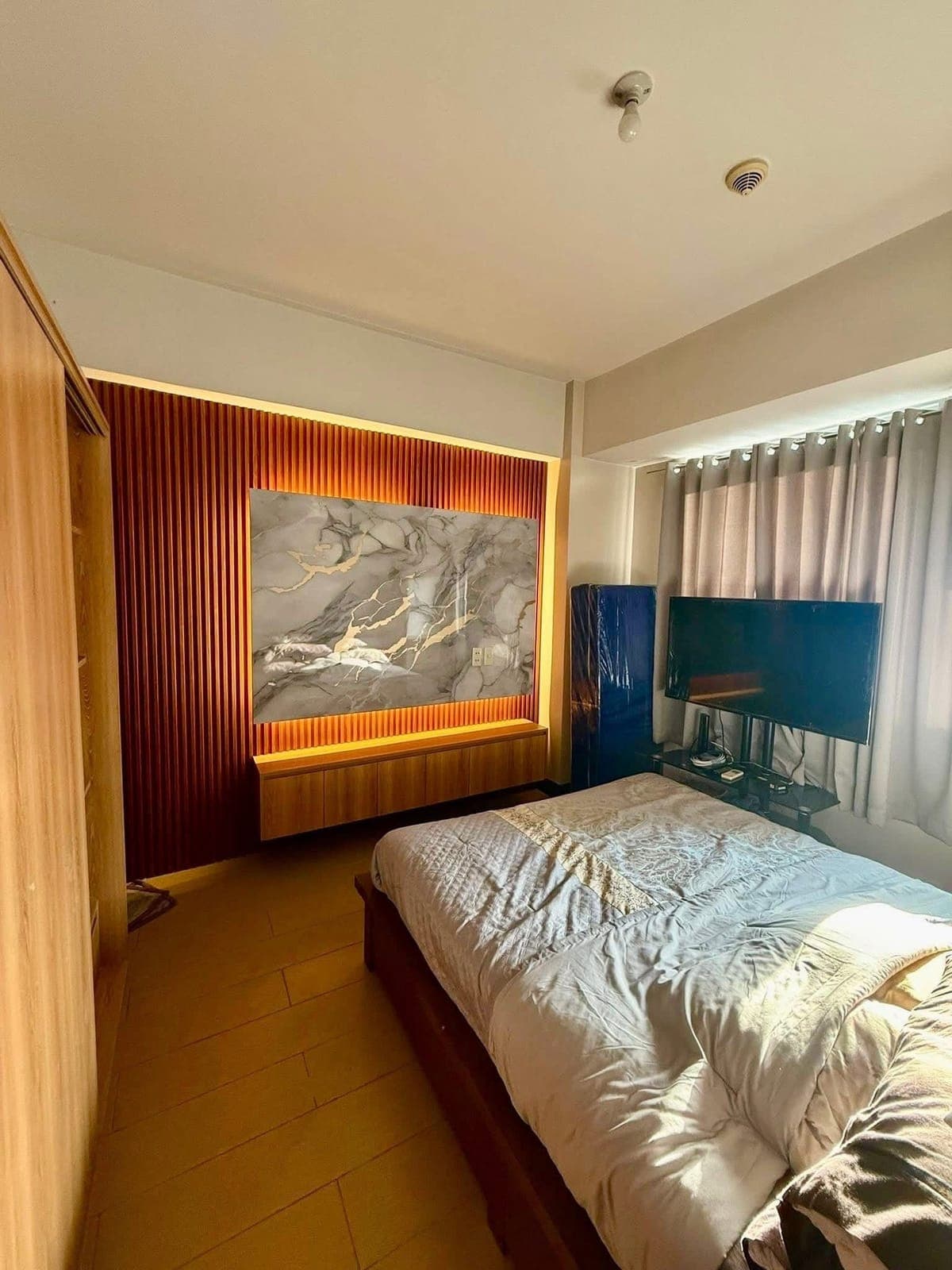 FOR RENT: Furnished 1-BR w/ Balcony & Parking Slot - photo 8