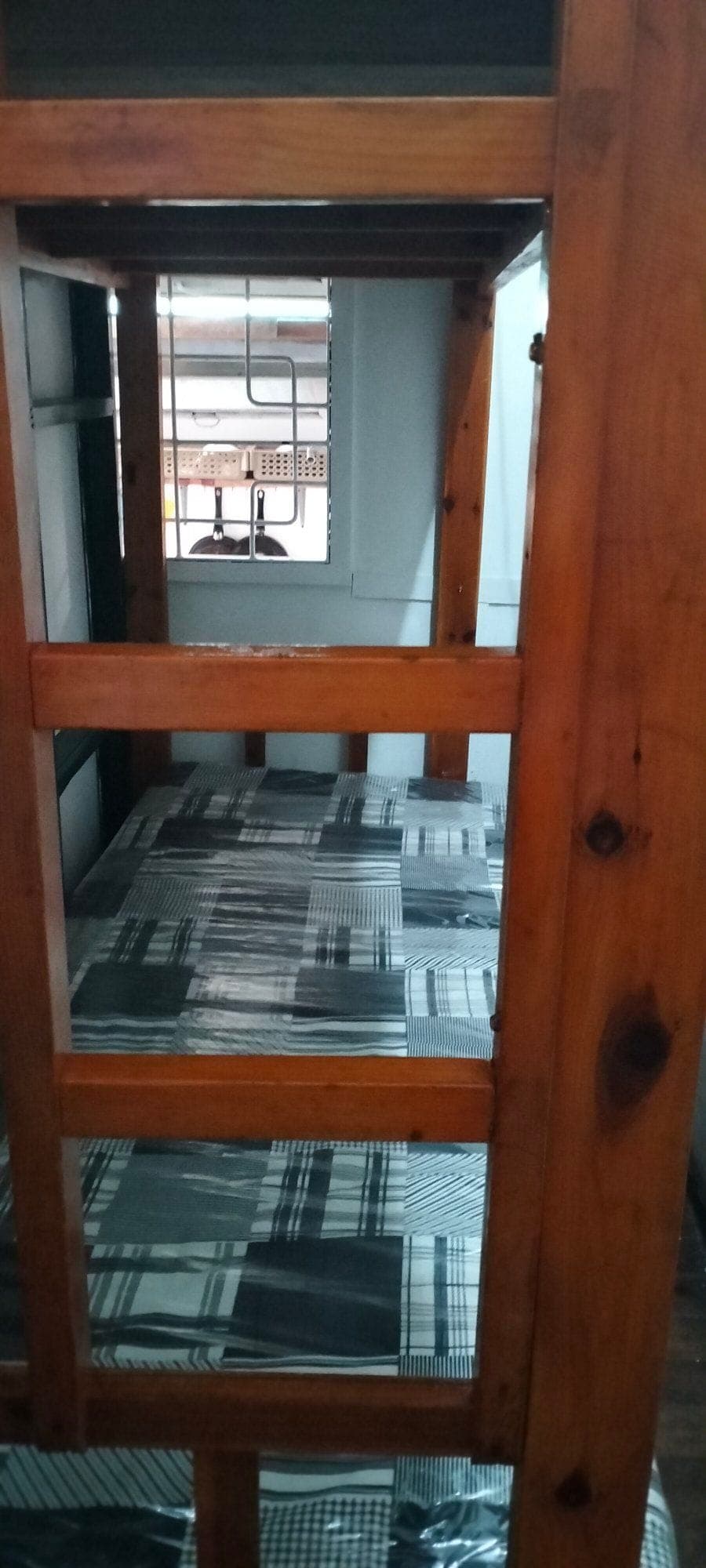 no Depo ..1 month advance LNG movein n...male ,gay or student...included water electric... - photo 7