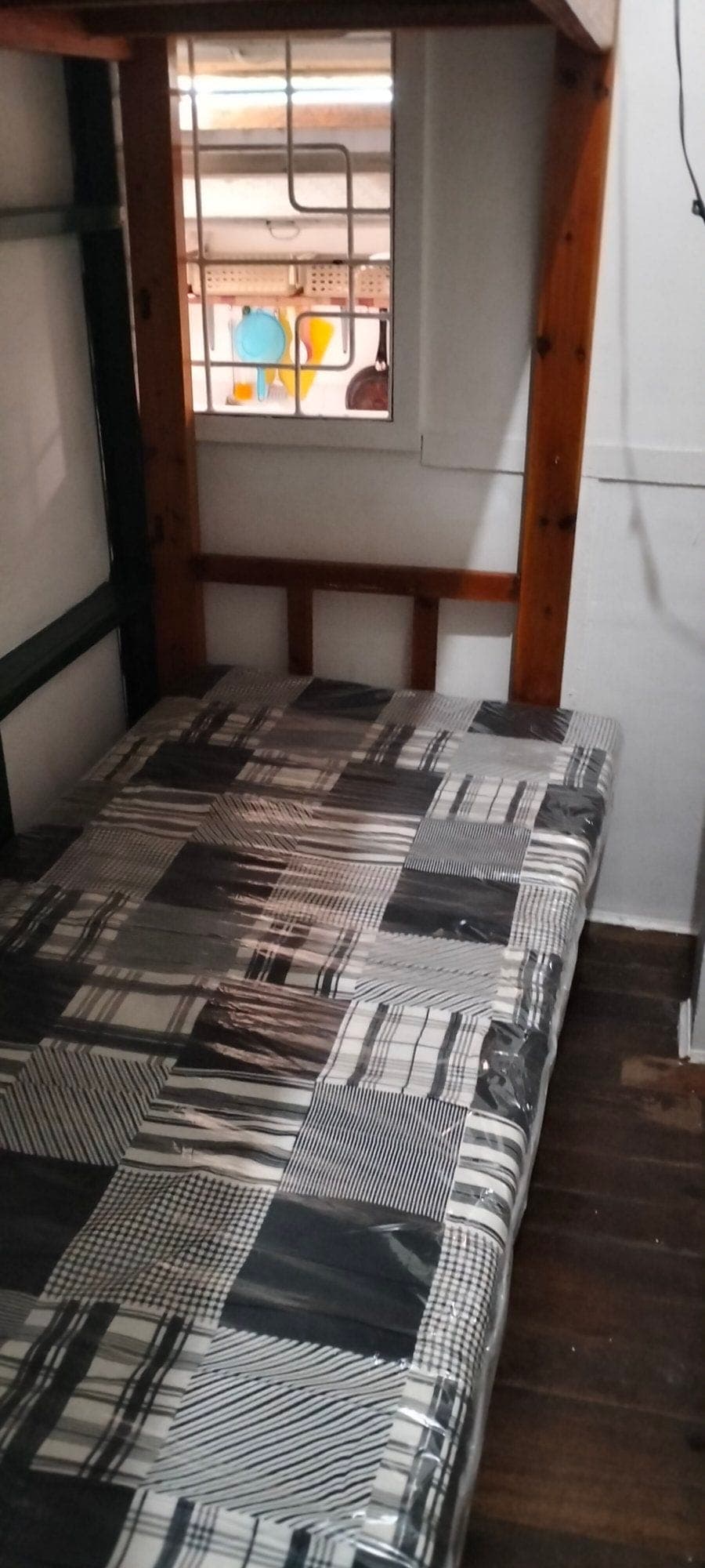 no Depo ..1 month advance LNG movein n...male ,gay or student...included water electric... - photo 9