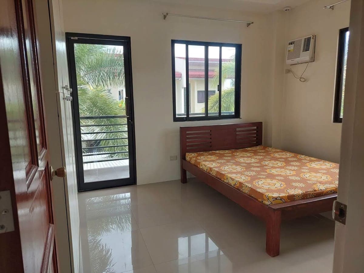 FOR RENT : House and Lot in Talamban.. - photo 2
