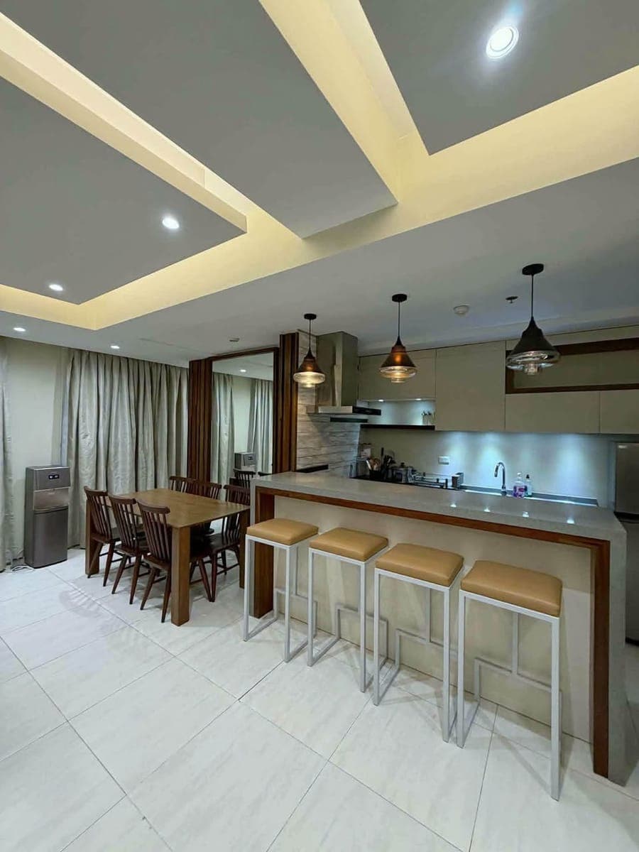 ✨FULLY FURNISHED 2-BEDROOM CONDO UNIT WITH PARKING FOR RENT IN PADGETT PLACE, LAHUG CEBU CITY - photo 4