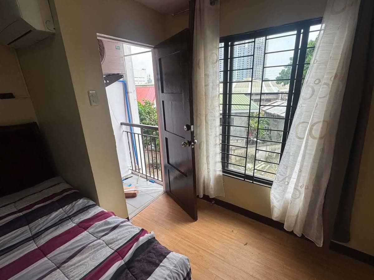 Studio Urban Deca Homes Hernan Cortes for rent - photo 4