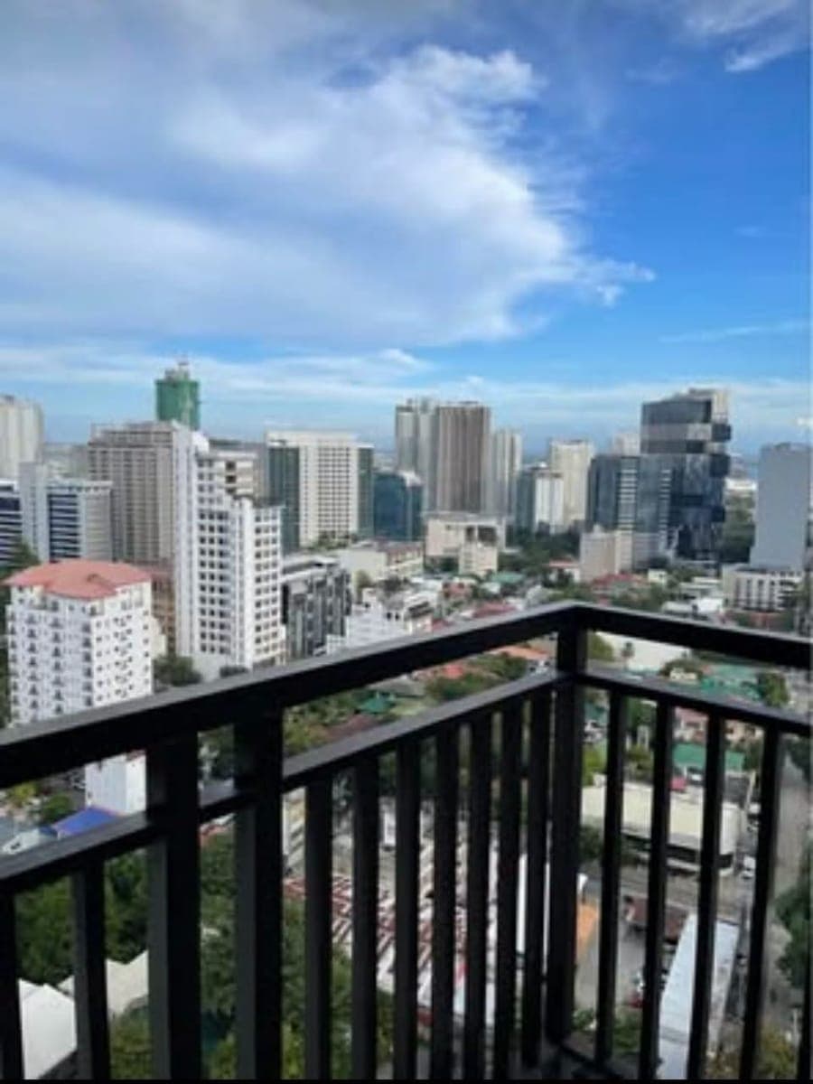 FOR RENT | 1BR UNIT WITH BALCONY AT AZALEA PLACE - photo 5