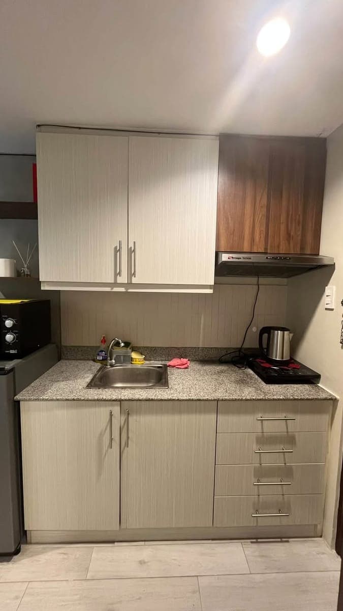 FOR LEASE: Furnished 1-Bedroom walking distance to Ayala Mall and Perpetual Succour Hospital - photo 3