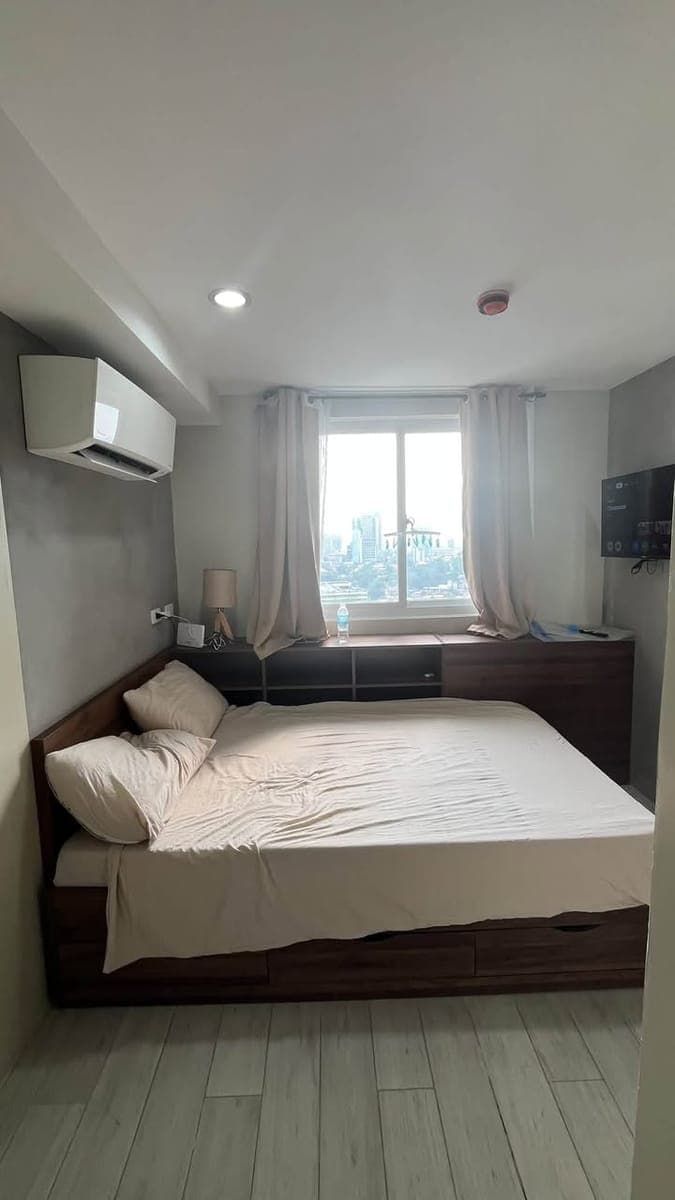 FOR LEASE: Furnished 1-Bedroom walking distance to Ayala Mall and Perpetual Succour Hospital - photo 4