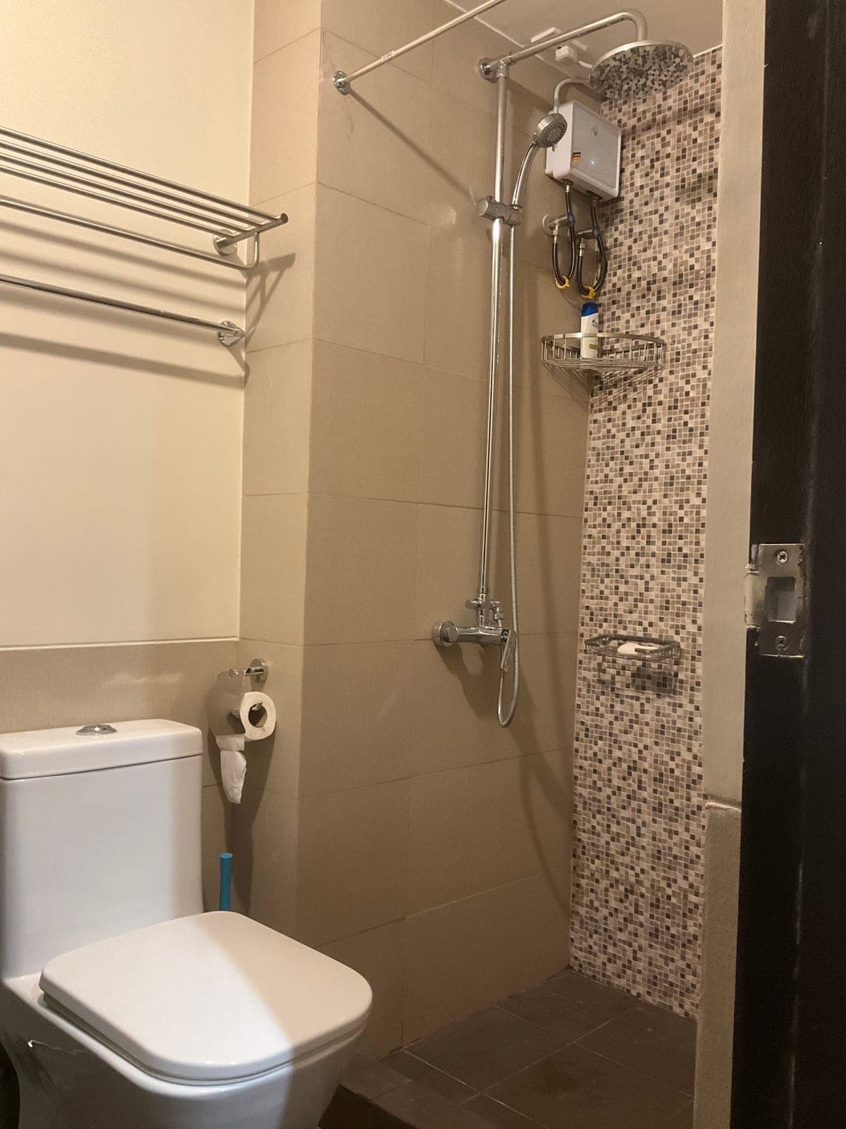 Studio at Aurora Escalades Tower is available for long-term lease - photo 12