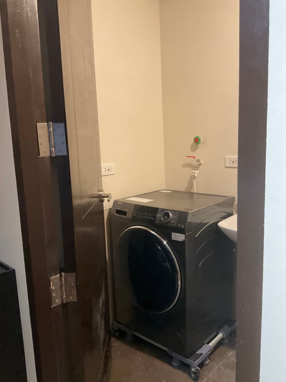 Studio at Aurora Escalades Tower is available for long-term lease - photo 8