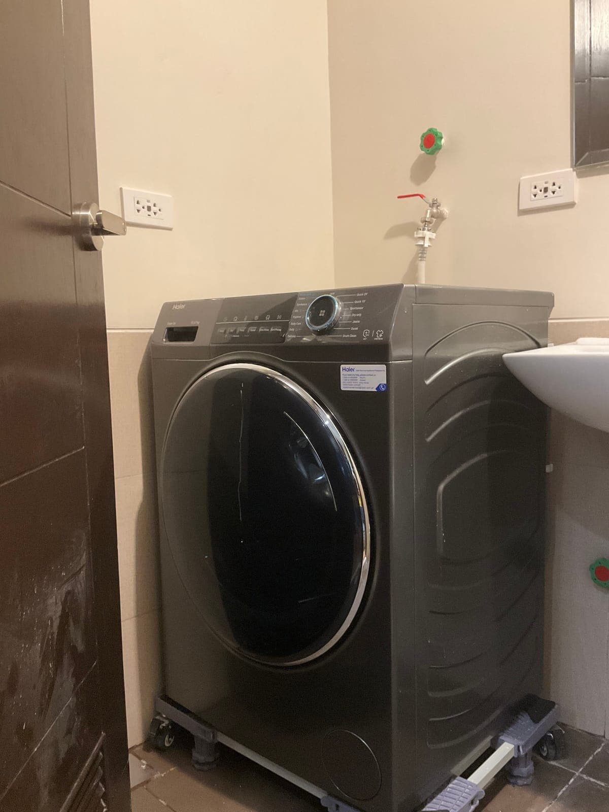 Studio at Aurora Escalades Tower is available for long-term lease - photo 9