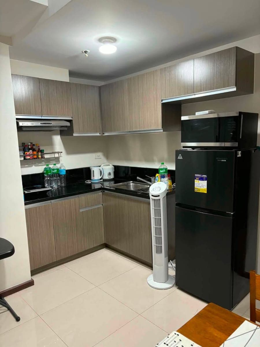 FOR RENT: Fully Furnished 1 Bedroom with Balcony at Galleria Residences - photo 1