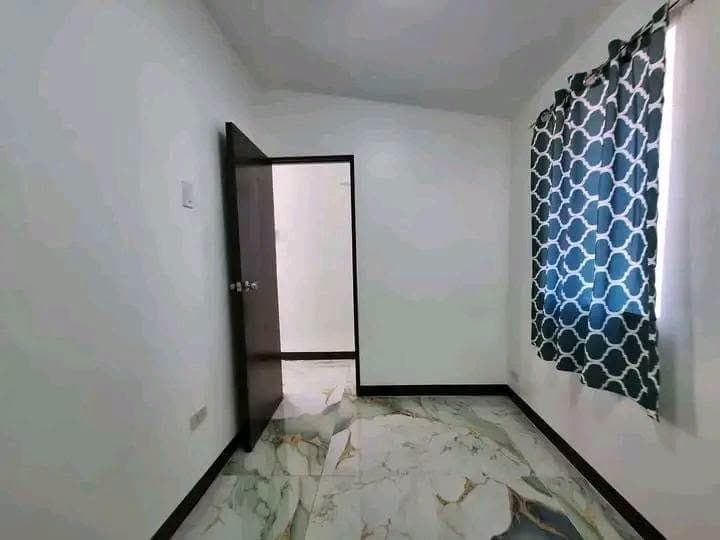 UNFURNISHED UNIT - photo 3