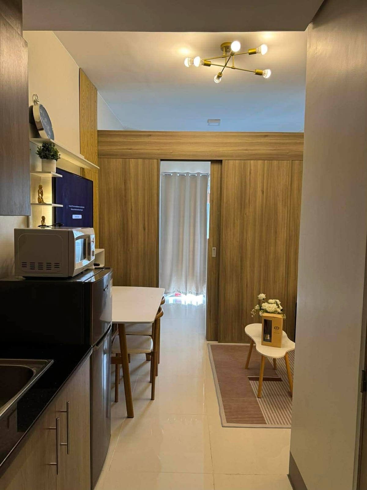 𝗙𝗢𝗥 𝗥𝗘𝗡𝗧 FULLY FURNISHED CONDO in FAME RESIDENCES - photo 1