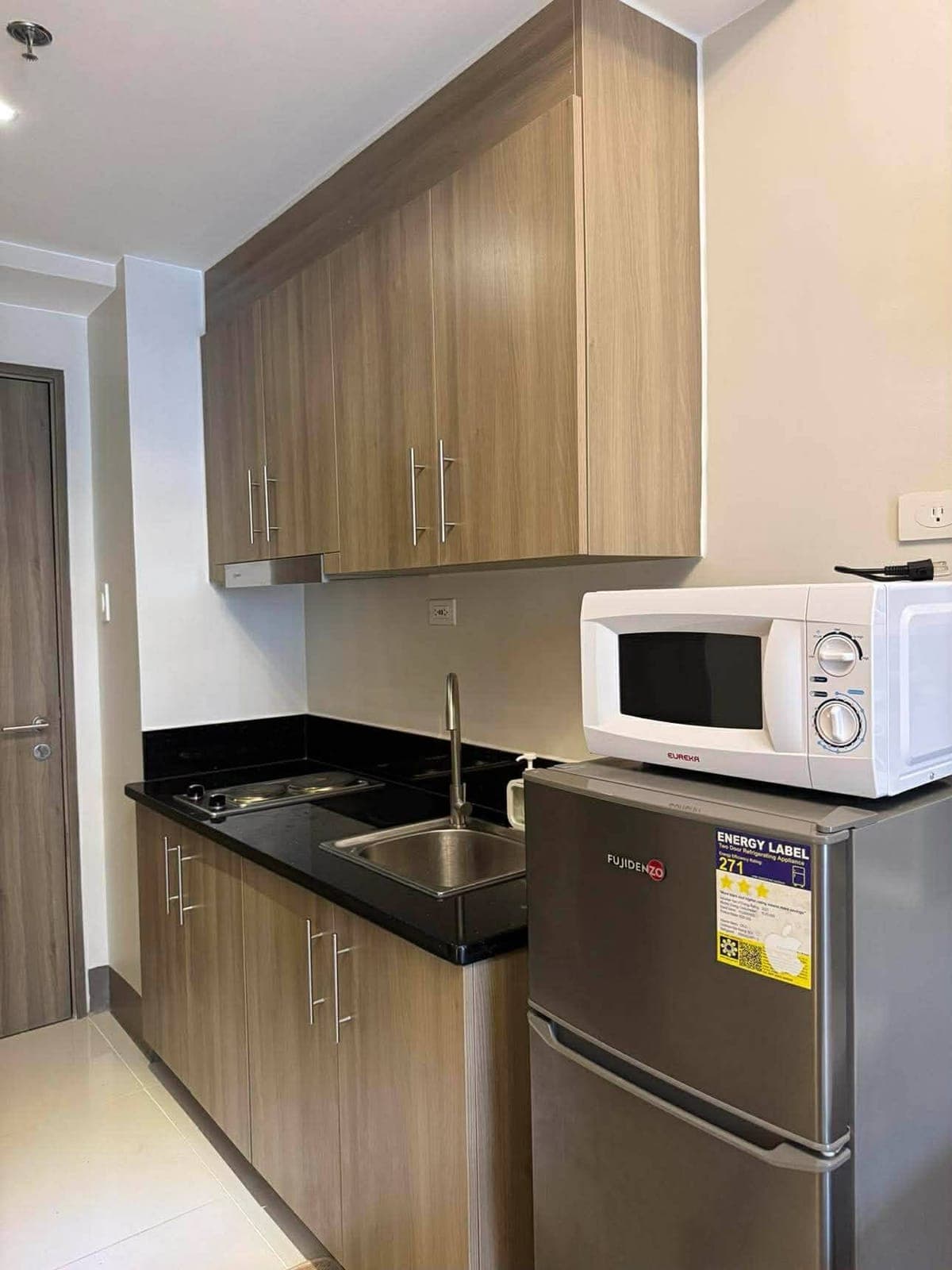 𝗙𝗢𝗥 𝗥𝗘𝗡𝗧 FULLY FURNISHED CONDO in FAME RESIDENCES - photo 7