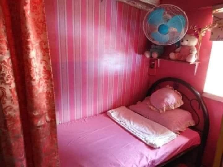 Available Female BEDSPACER only - photo 1