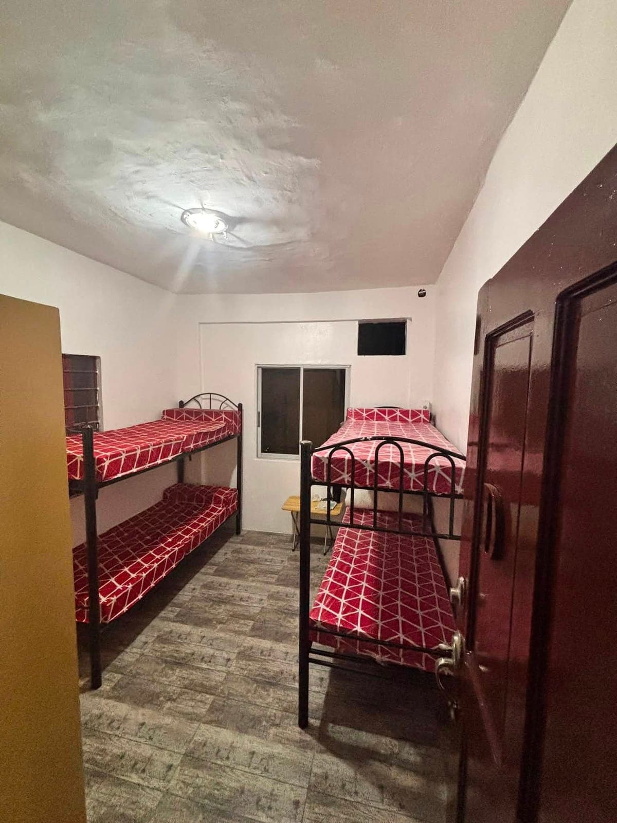 𝐀𝐯𝐚𝐢𝐥𝐚𝐛𝐥𝐞 𝐌𝐚𝐥𝐞 𝐁𝐞𝐝𝐬𝐩𝐚𝐜𝐞𝐫 - photo 1