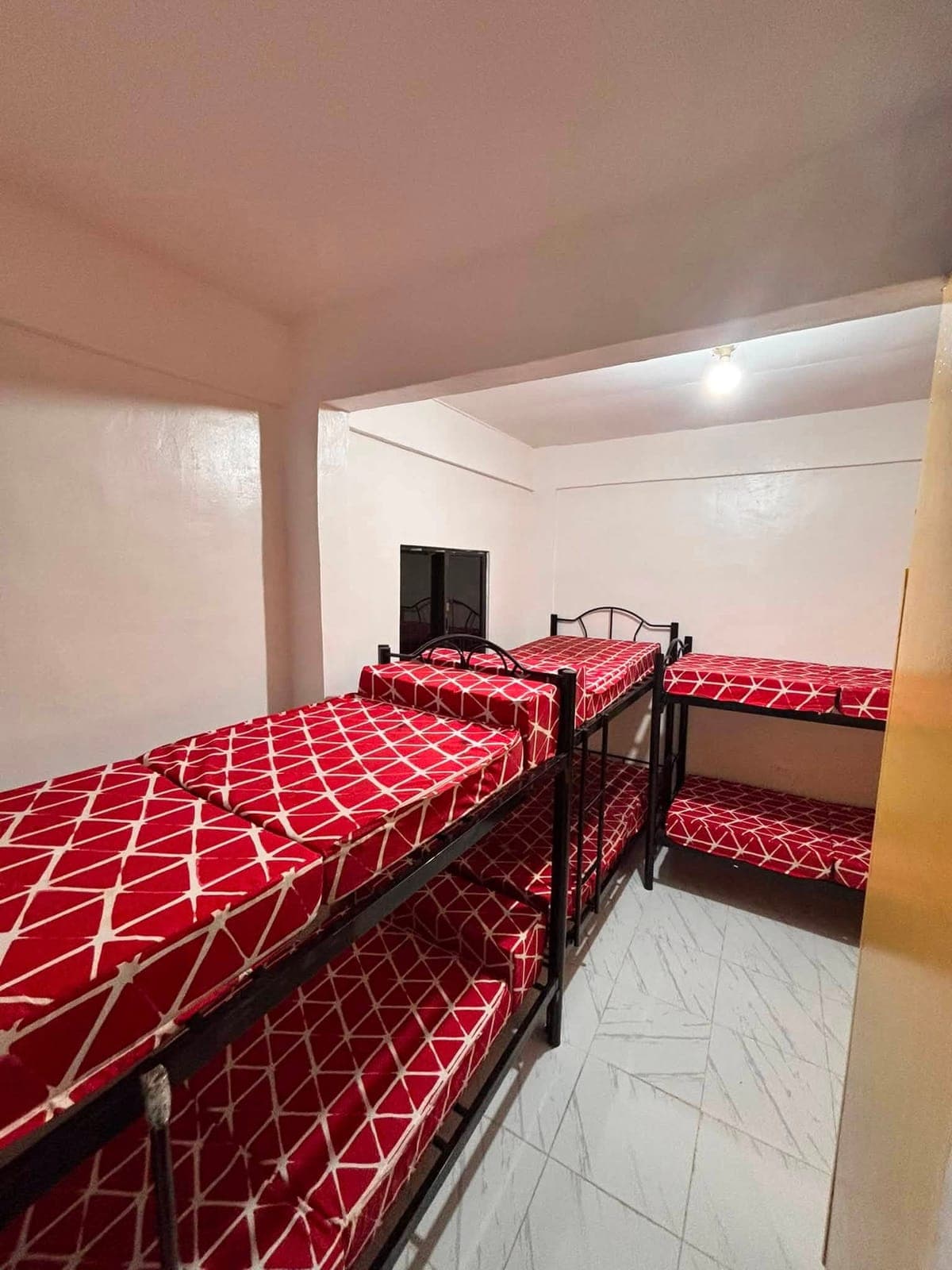 𝐀𝐯𝐚𝐢𝐥𝐚𝐛𝐥𝐞 𝐌𝐚𝐥𝐞 𝐁𝐞𝐝𝐬𝐩𝐚𝐜𝐞𝐫 - photo 3