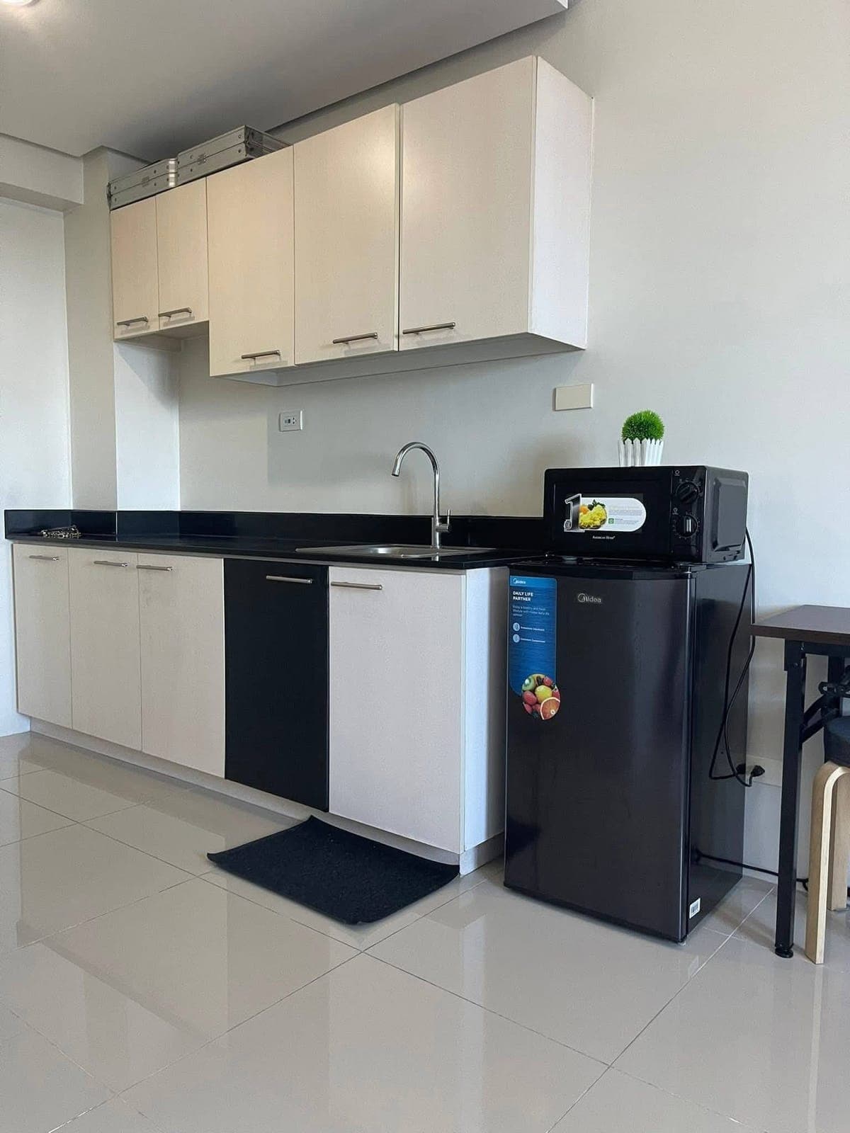 FOR RENT: ₱20,000/month. | Inclusive association dues - photo 1