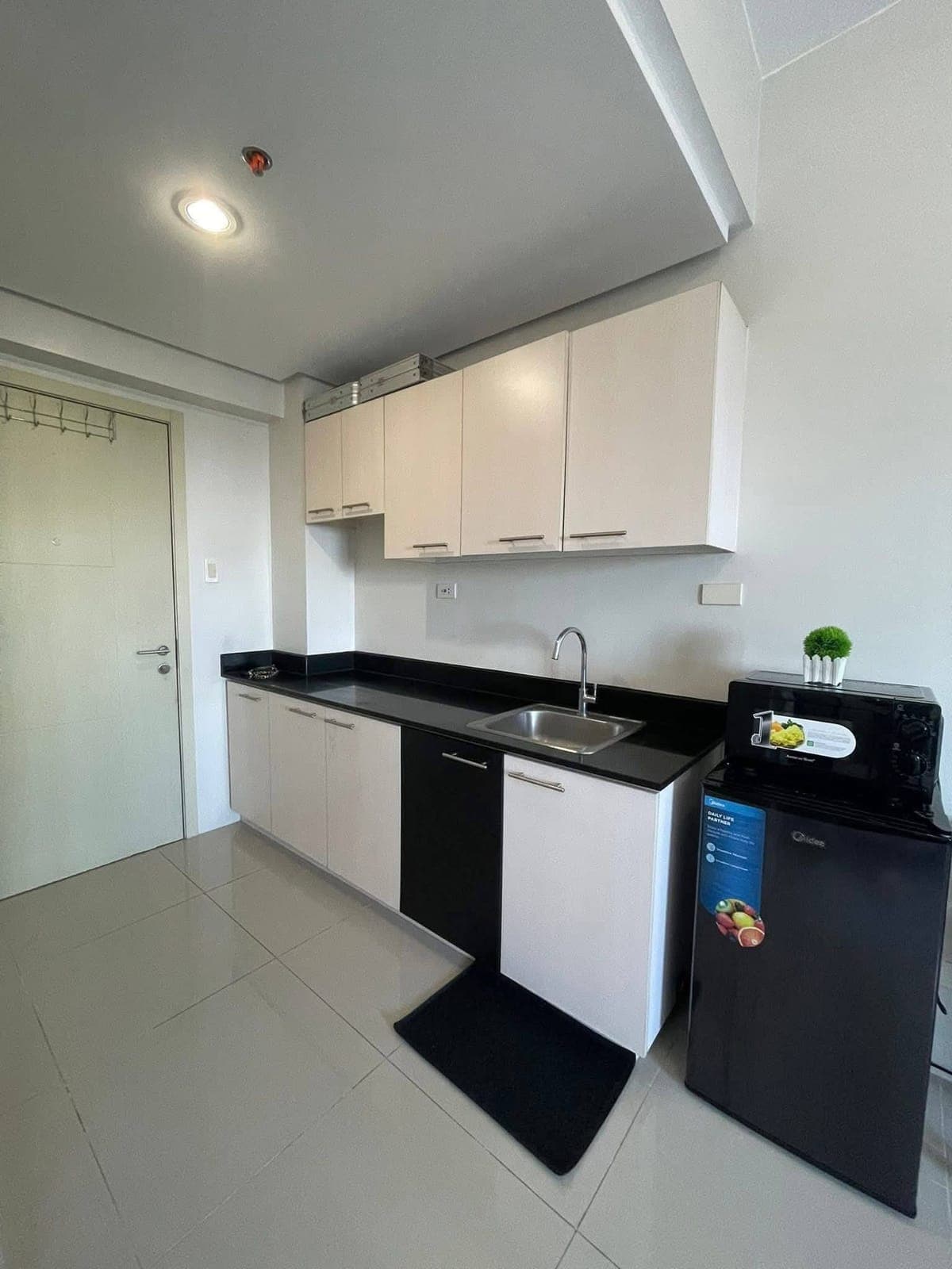 FOR RENT: ₱20,000/month. | Inclusive association dues - photo 7