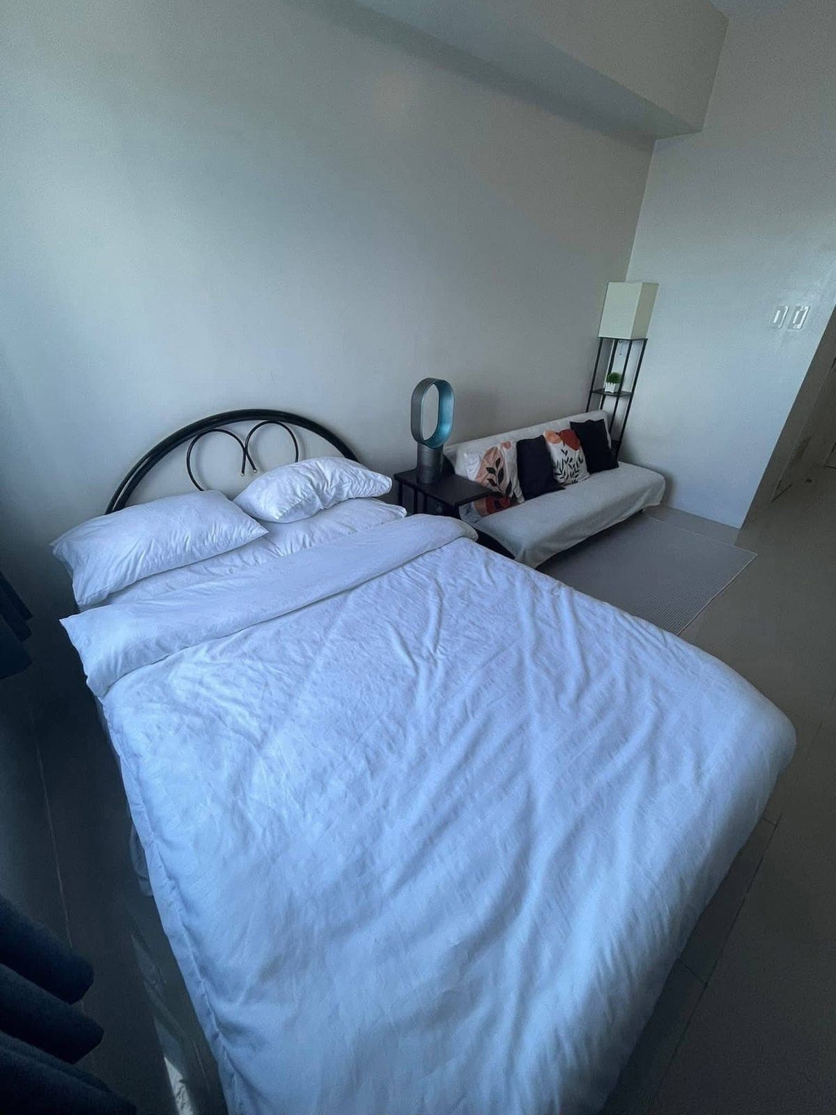 FOR RENT: ₱20,000/month. | Inclusive association dues - photo 8