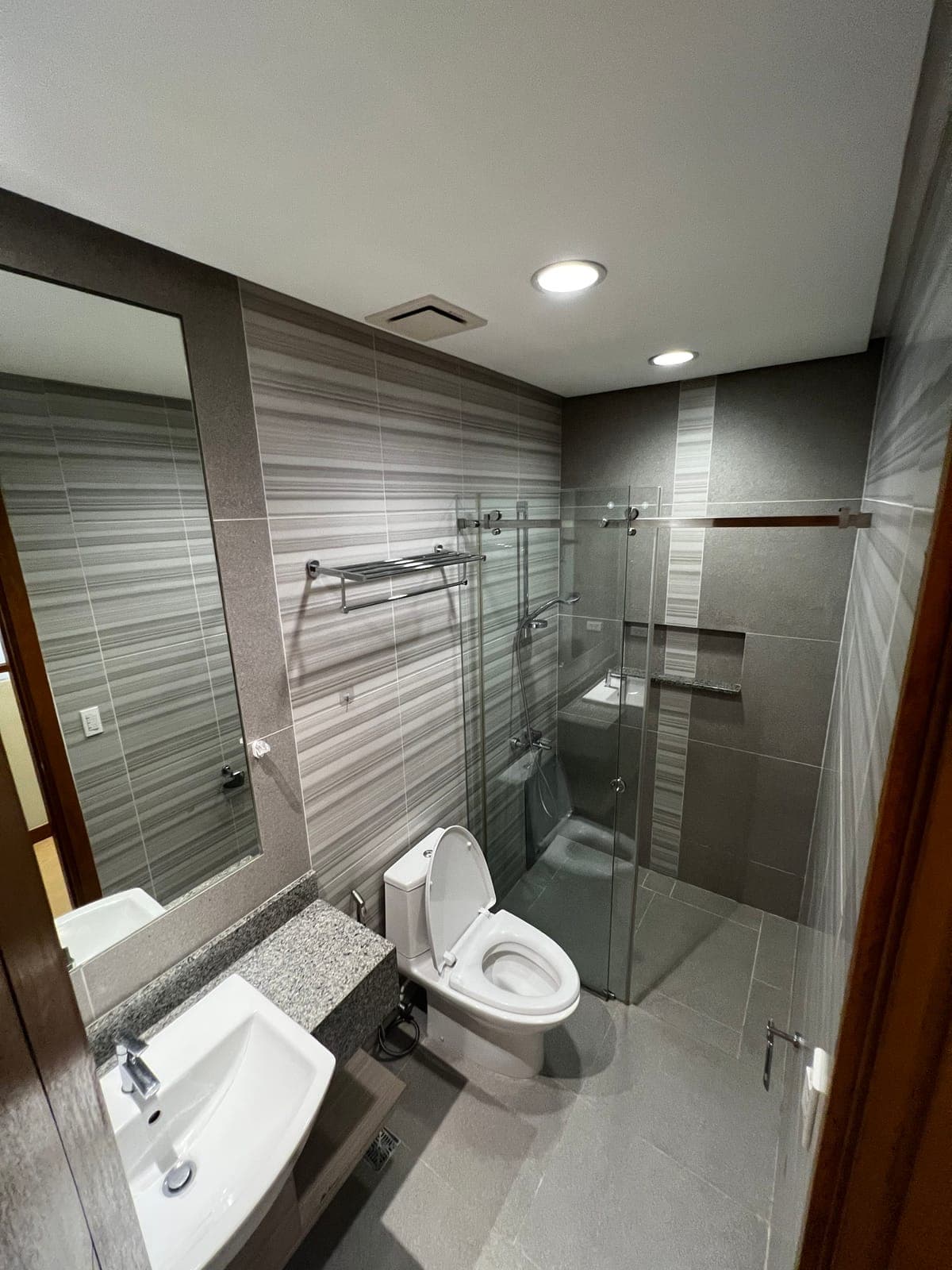 SPACIOUS SEMI FURNISHED TOWNHOUSE FOR RENT - photo 31